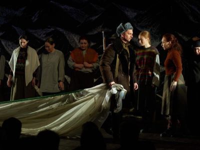 Русский театр в Якутске организовал для семей участников СВО бесплатный показ спектакля