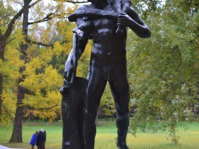 Статуя "Фавн с козленком"