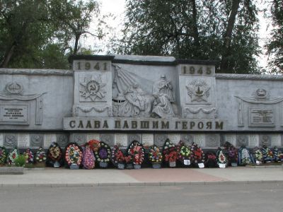 Братская могила советских воинов-танкистов, погибших в период Сталинградской битвы