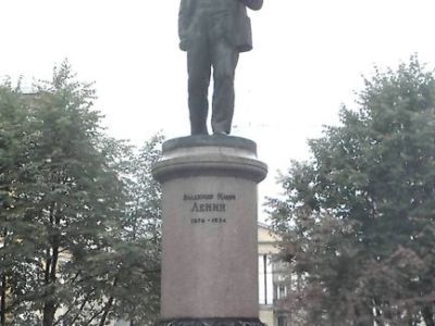 Памятник В.И.Ленину