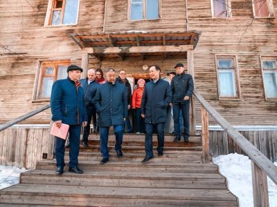 Айсен Николаев проверил ход реализации программы по переселению из аварийного жилья в Мирном