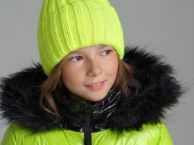 Шапка вязаная с отворотом для девочки