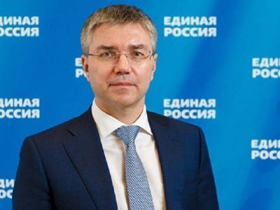 Единороссов призвали быть скромными. Комиссия по этике указала на устав партии