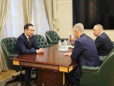 Глава Якутии провел рабочую встречу с руководителями Херсонской области