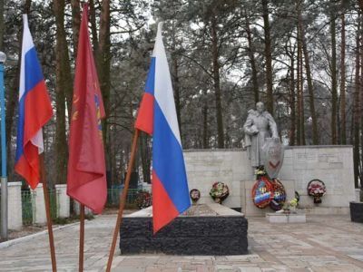 Воинское кладбище 300 советских воинов, погибших в 1943 г. в боях с немецко-фашистскими захватчиками