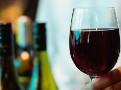 Россияне стали чаще отдавать предпочтение отечественному вину