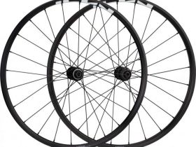 Комплект колес 27.5" для MTB Shimano WH-MT501-B Center Lock сквозные оси Boost (черный задний)
