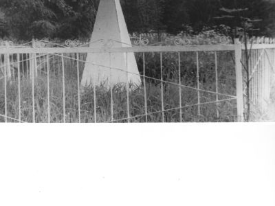 Братская могила советских воинов, погибших в 1941-1943 гг. в боях с немецко-фашистскими захватчиками