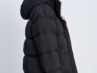 Стеганый пуховик с воротником-стойкой