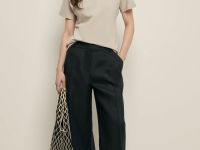 Поло приталенного силуэта с вышивкой