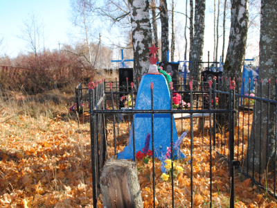 Братская могила 3 мирных жителей, расстрелянных в 1941 г. немецко-фашистскими захватчиками