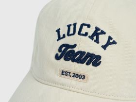 Бейсболка с вышивкой, Белый