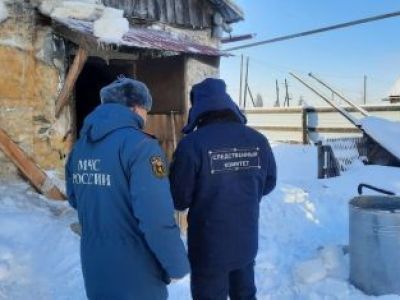 По факту обнаружения тел двух малолетних детей при тушении пожара в жилом доме в Намском районе  возбуждено уголовное дело