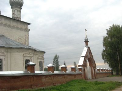 Ограда с воротами церкви Воскресения