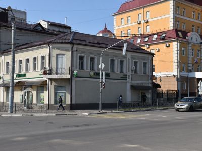 Жилой дом с магазином