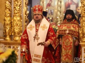 Глава Якутии посетил Пасхальное богослужение