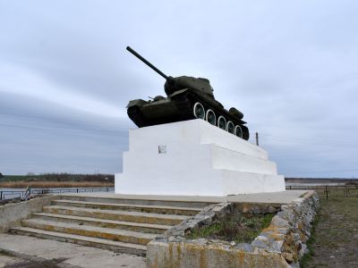 Памятник воинам-танкистам