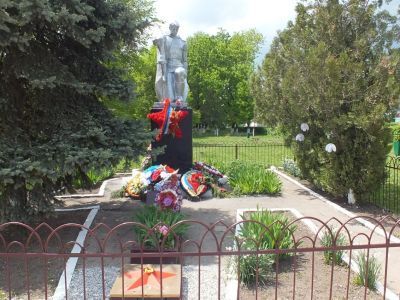 Братская могила воинов Советской Армии, погибших смертью храбрых в годы Великой Отечественной войны