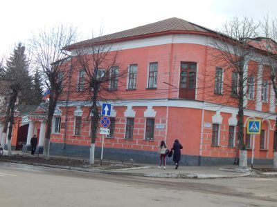 Главный дом и ворота городской усадьбы