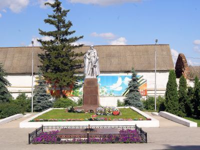 Братская могила с захоронением воинов, погибших в период Великой Отечественной войны 1941-1945 гг.