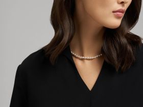 Свободная блузка с v-вырезом и воротником