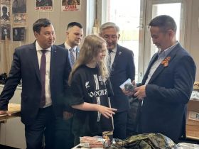 Петр Шамаев посетил волонтерские штабы в Мирном