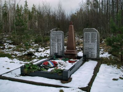 Братское захоронение советских воинов, погибших в 1941-44 гг.