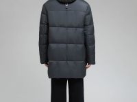 Стеганая куртка с капюшоном и меховой опушкой