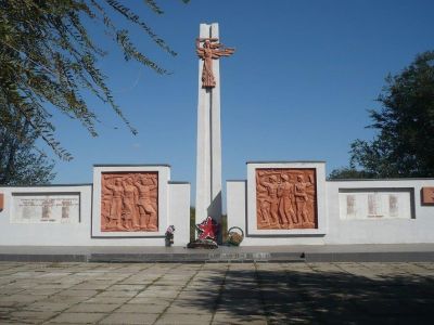 Братская могила красных партизан и воинов, погибших в гражданскую войну