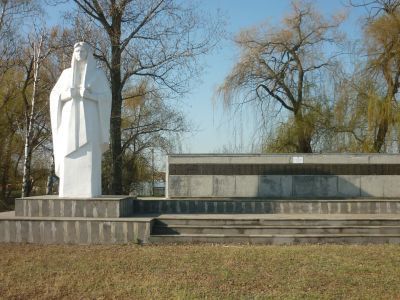 Братская могила воинов, погибших в годы гражданской и Великой Отечественной войн