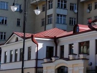 Двухэтажный каменный дом