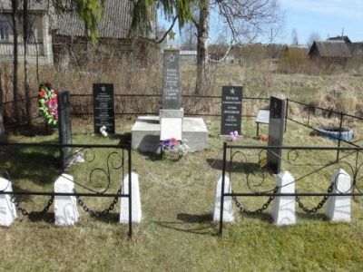 Братская могила воинов Советской Армии, погибших в период Великой Отечественой войны 1941-1945 гг.