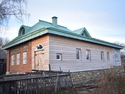 Келья кирпичная