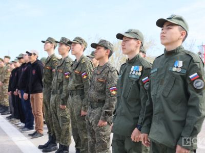 В Якутске стартовали военно-полевые сборы центра «Воин» для школьников и студентов