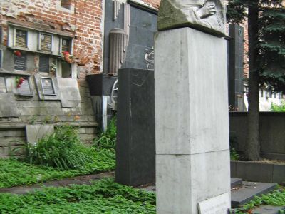 Надгробие А.А.Яблочкиной