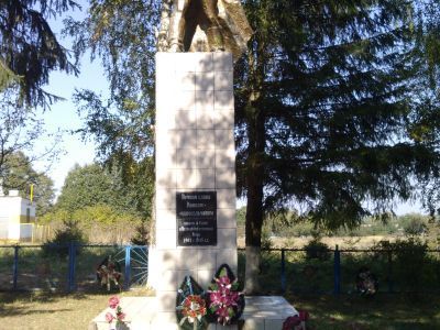 Братская могила 8 советских воинов, погибших в 1943 г. в боях с немецко-фашистскими захватчиками