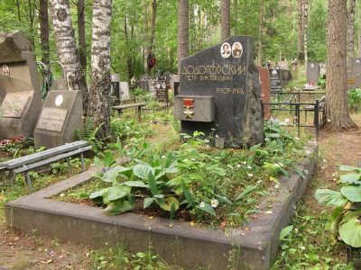 Памятное место, где захоронен Герой Советского Союза Додогорский Петр Викторович (1909-1976)