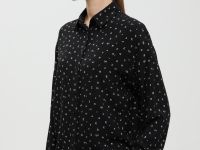 Блузка свободного кроя с отложным воротником