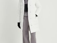 Пуховое пальто женское с капюшоном