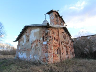 Церкви Воскресения и Ивана Милостивого на Мячине