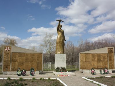 Памятник воинам-землякам, погибшим в годы Великой Отечественной войны (1941-1945 гг.)