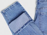 Прилегающие джинсы Mom, Голубой