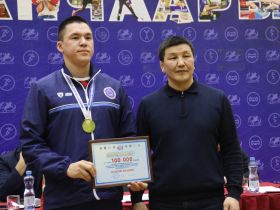 По сто тысяч рублей вручили чемпионам России по мас-рестлингу