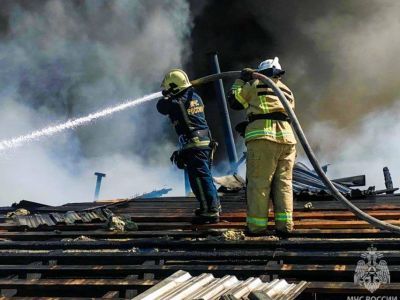 Стала известна причина пожара на складе магазина сантехники в Якутске