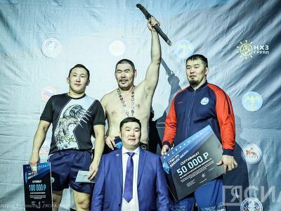 Борец из Бурятии завоевал титул абсолютного чемпиона турнира «Ханалас хапсагайа»