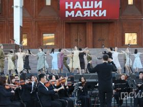 В Якутске провели концерт «Наши маяки», посвящённый Героям России