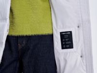 Пуховое полупальто с капюшоном