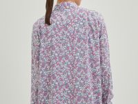 Блузка свободного кроя с отложным воротником