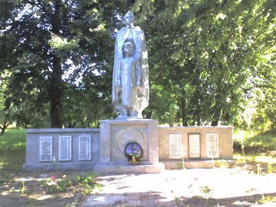 Братская могила 115 советских воинов, погибших в 1941 и 1943 гг. в боях с немецко-фашистскими захватчиками