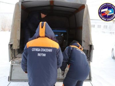 Спасатели Якутии участвуют в работах по восстановлению водоснабжения в поселке Солнечный